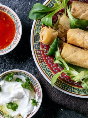Fried spring rolls with sauce